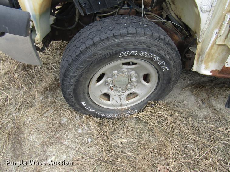 image for item DB2039 2002 GMC Sierra 2500HD pickup truck