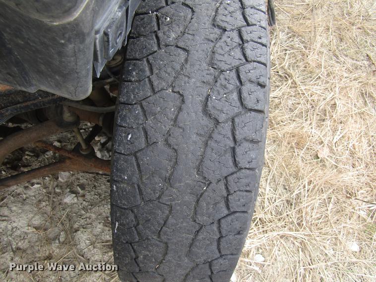 image for item DB2039 2002 GMC Sierra 2500HD pickup truck