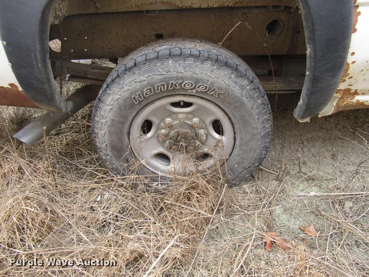 image for item DB2039 2002 GMC Sierra 2500HD pickup truck