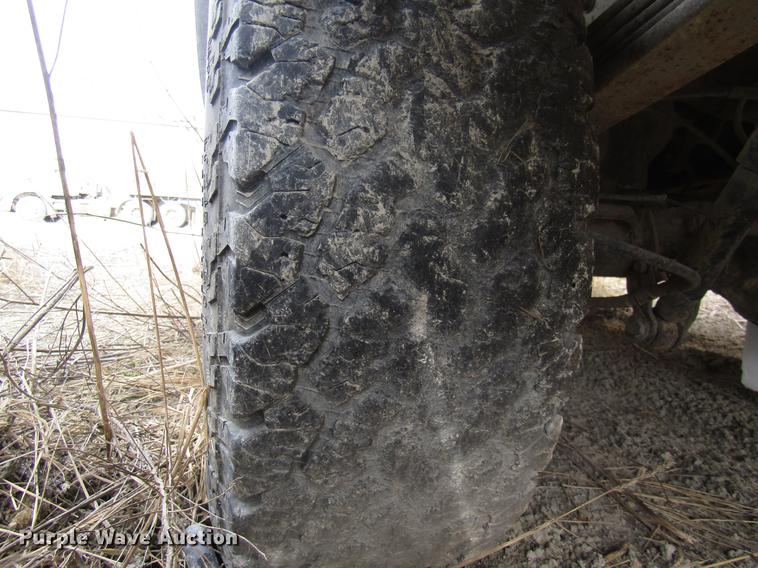 image for item DB2039 2002 GMC Sierra 2500HD pickup truck