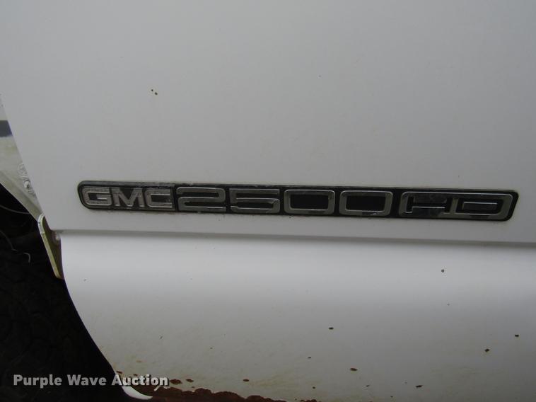 image for item DB2039 2002 GMC Sierra 2500HD pickup truck