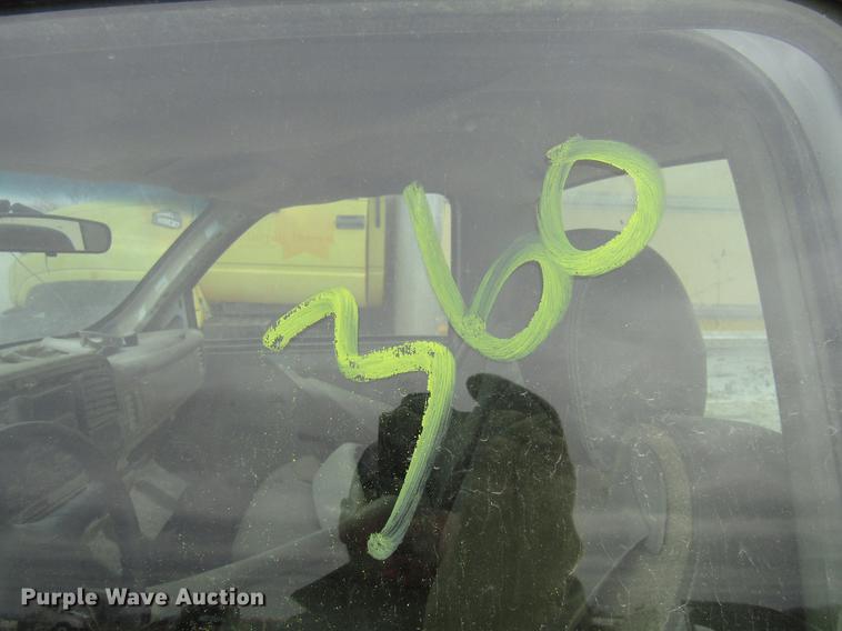 image for item DB2039 2002 GMC Sierra 2500HD pickup truck