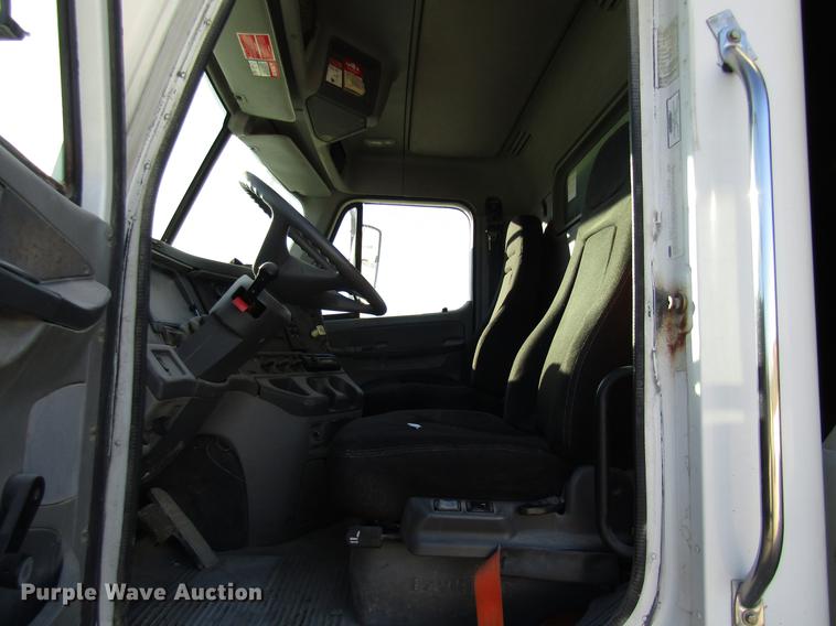 image for item DB2041 2004 Freightliner Columbia refuse truck