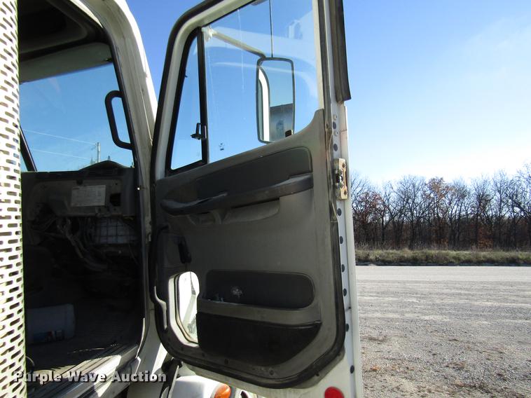 image for item DB2041 2004 Freightliner Columbia refuse truck