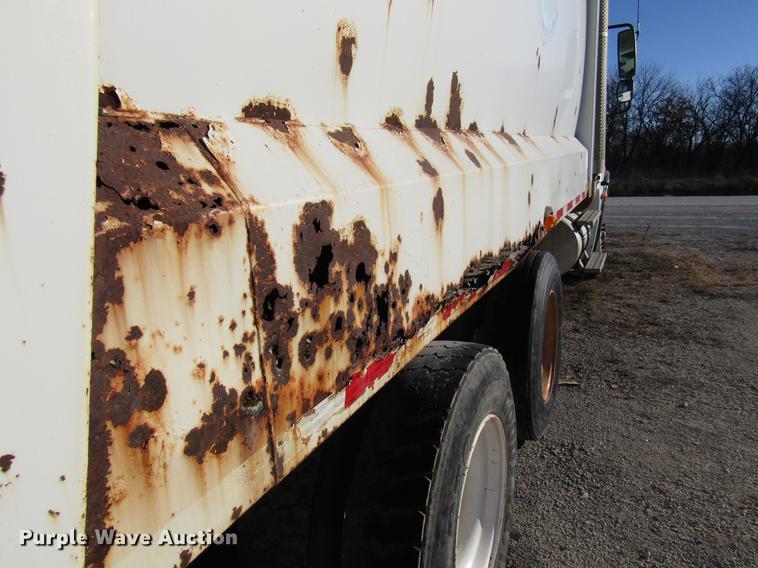 image for item DB2041 2004 Freightliner Columbia refuse truck