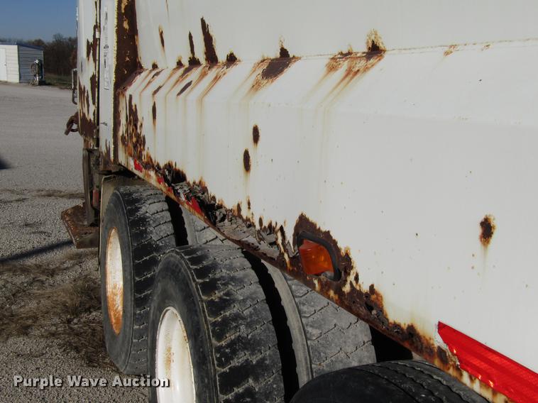 image for item DB2041 2004 Freightliner Columbia refuse truck