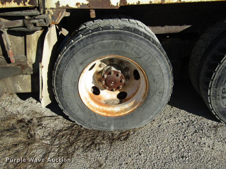 image for item DB2041 2004 Freightliner Columbia refuse truck