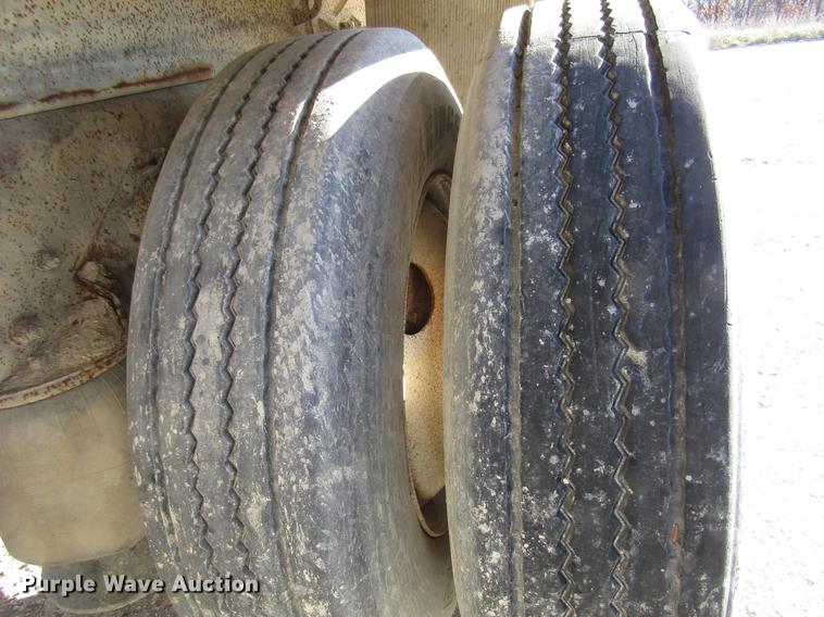 image for item DB2041 2004 Freightliner Columbia refuse truck