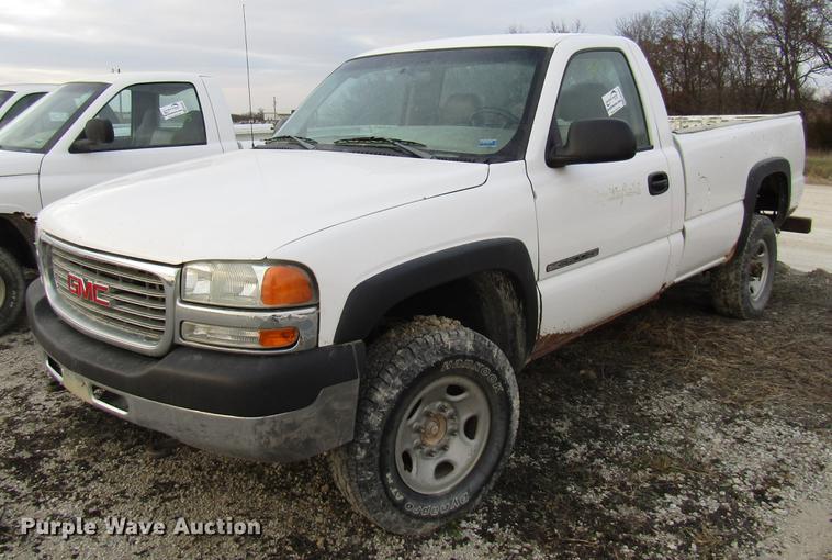 image for item DB2043 2002 GMC Sierra 2500HD pickup truck