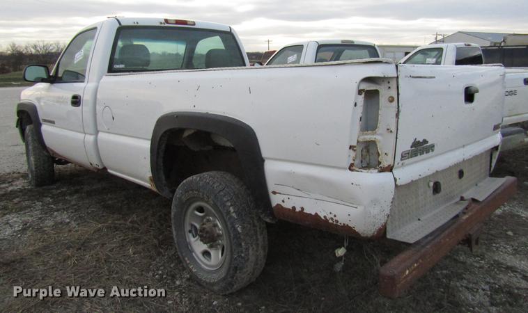 image for item DB2043 2002 GMC Sierra 2500HD pickup truck
