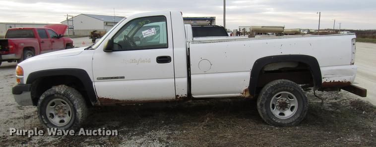 image for item DB2043 2002 GMC Sierra 2500HD pickup truck