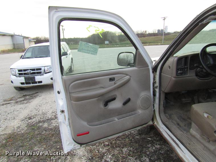 image for item DB2043 2002 GMC Sierra 2500HD pickup truck