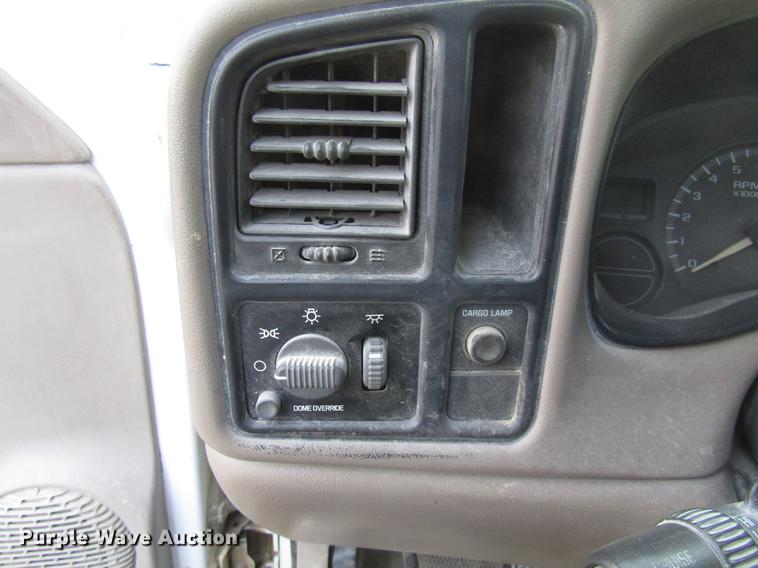 image for item DB2043 2002 GMC Sierra 2500HD pickup truck