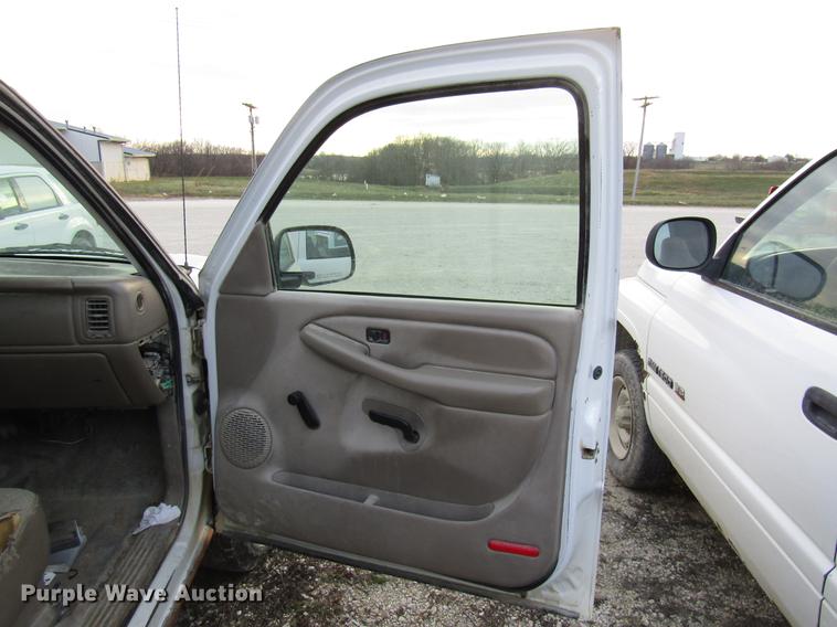 image for item DB2043 2002 GMC Sierra 2500HD pickup truck