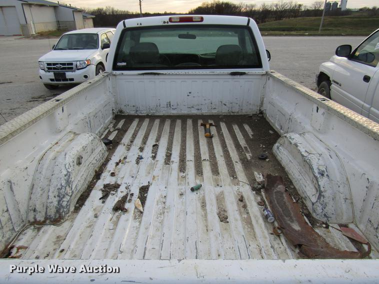 image for item DB2043 2002 GMC Sierra 2500HD pickup truck