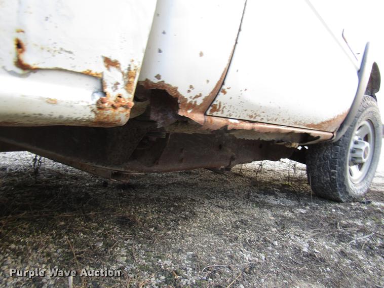 image for item DB2043 2002 GMC Sierra 2500HD pickup truck