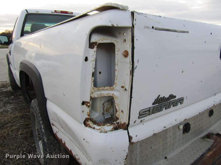 image for item DB2043 2002 GMC Sierra 2500HD pickup truck