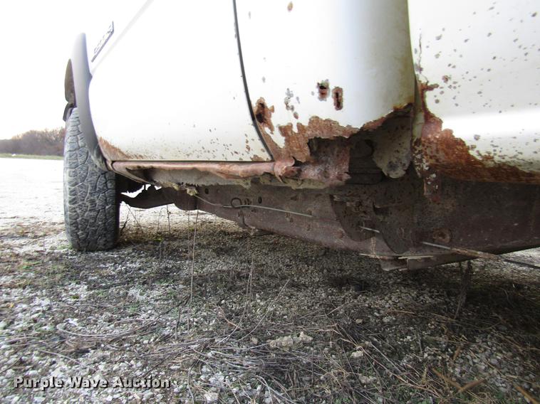 image for item DB2043 2002 GMC Sierra 2500HD pickup truck