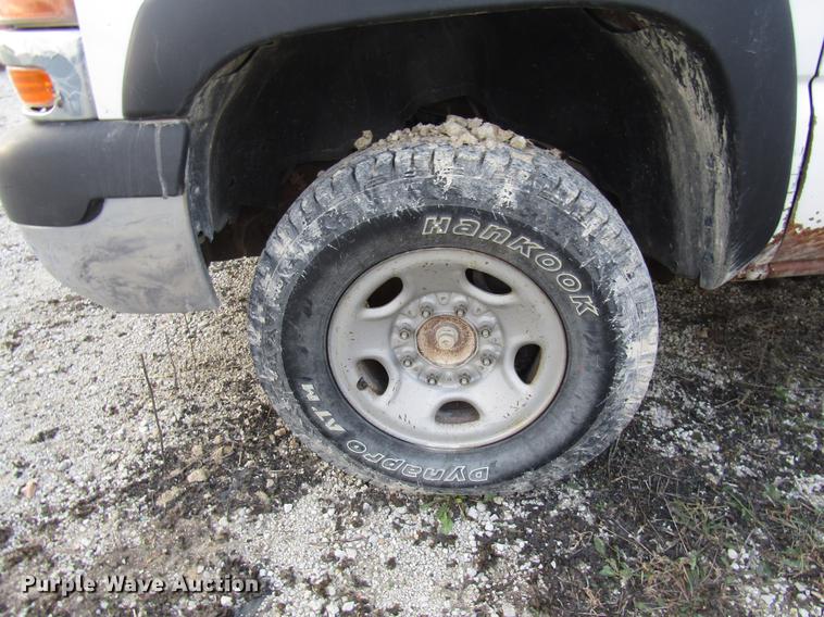 image for item DB2043 2002 GMC Sierra 2500HD pickup truck