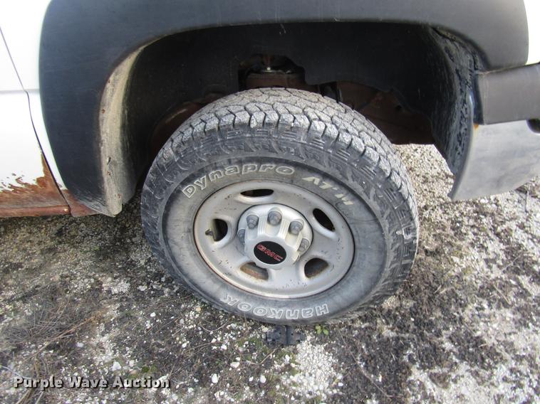 image for item DB2043 2002 GMC Sierra 2500HD pickup truck