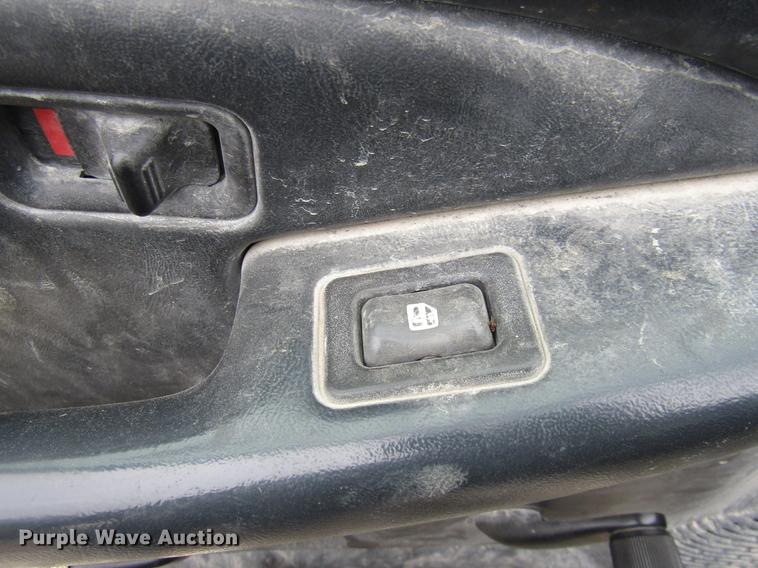 image for item DB2045 2001 GMC Sierra 1500 pickup truck