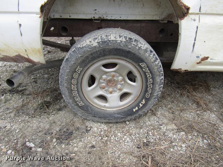 image for item DB2045 2001 GMC Sierra 1500 pickup truck