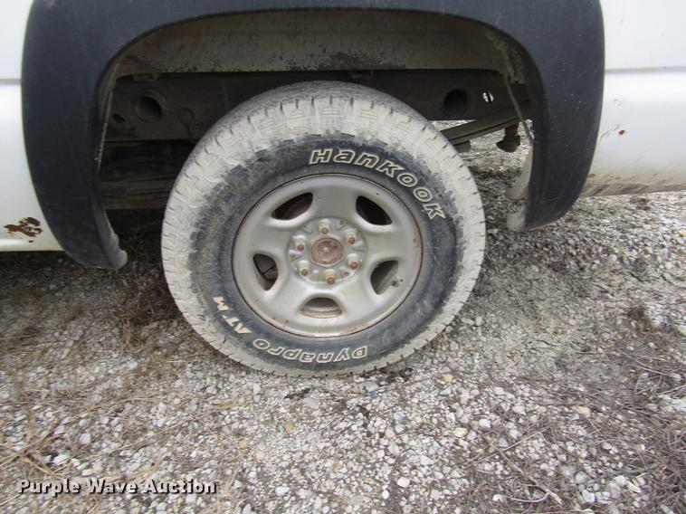 image for item DB2045 2001 GMC Sierra 1500 pickup truck