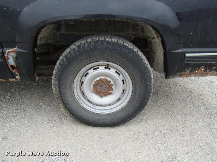 image for item DB2046 1997 GMC Suburban 1500 SUV