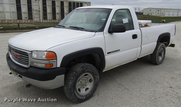 image for item DB2047 2002 GMC Sierra 2500HD pickup truck