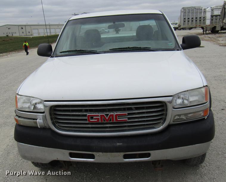 image for item DB2047 2002 GMC Sierra 2500HD pickup truck