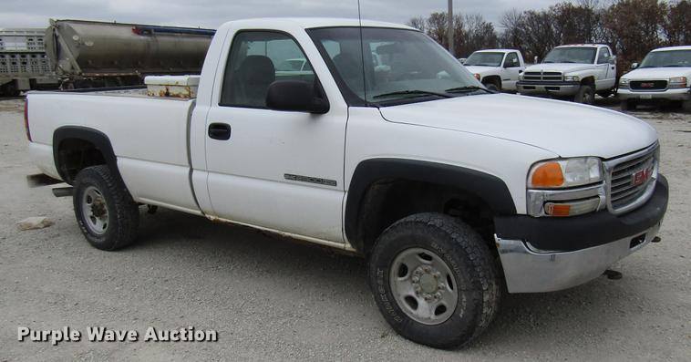 image for item DB2047 2002 GMC Sierra 2500HD pickup truck