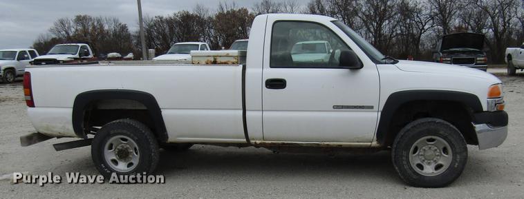 image for item DB2047 2002 GMC Sierra 2500HD pickup truck