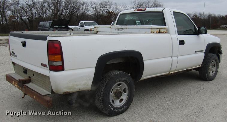 image for item DB2047 2002 GMC Sierra 2500HD pickup truck