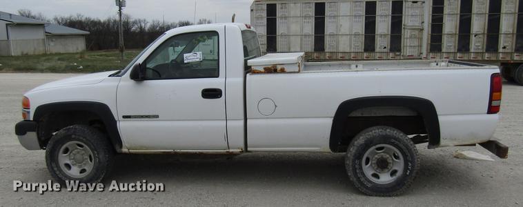 image for item DB2047 2002 GMC Sierra 2500HD pickup truck