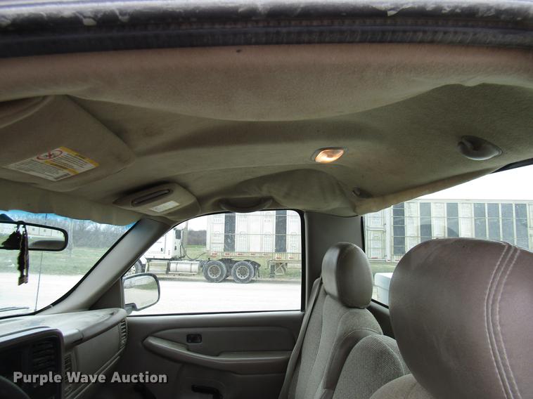 image for item DB2047 2002 GMC Sierra 2500HD pickup truck