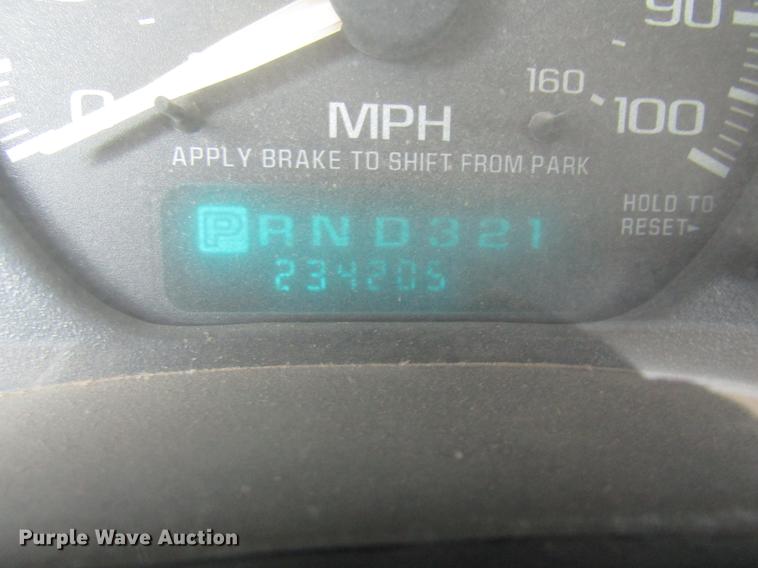 image for item DB2047 2002 GMC Sierra 2500HD pickup truck