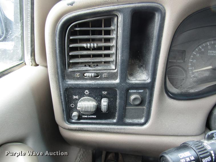 image for item DB2047 2002 GMC Sierra 2500HD pickup truck