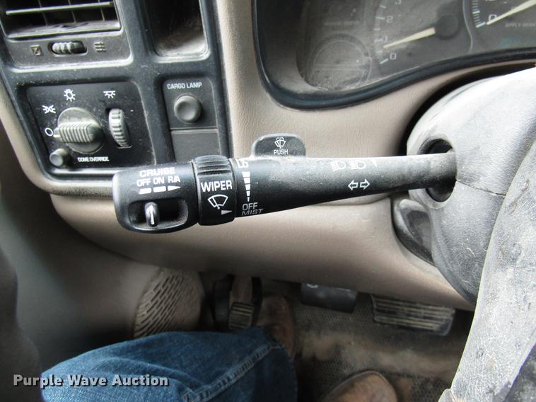 image for item DB2047 2002 GMC Sierra 2500HD pickup truck