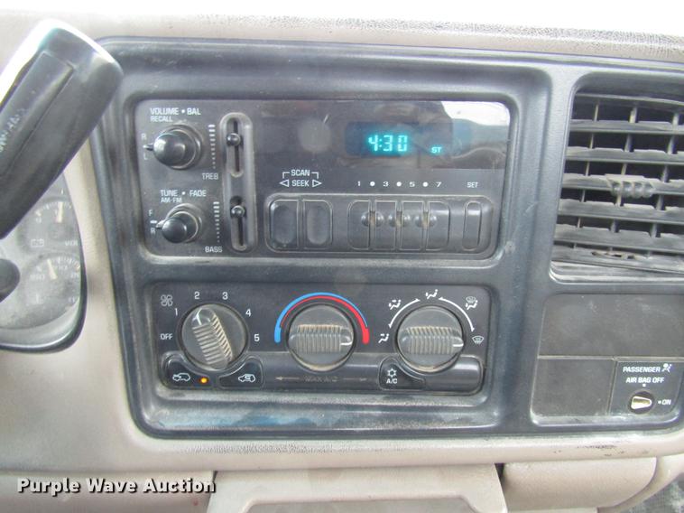 image for item DB2047 2002 GMC Sierra 2500HD pickup truck