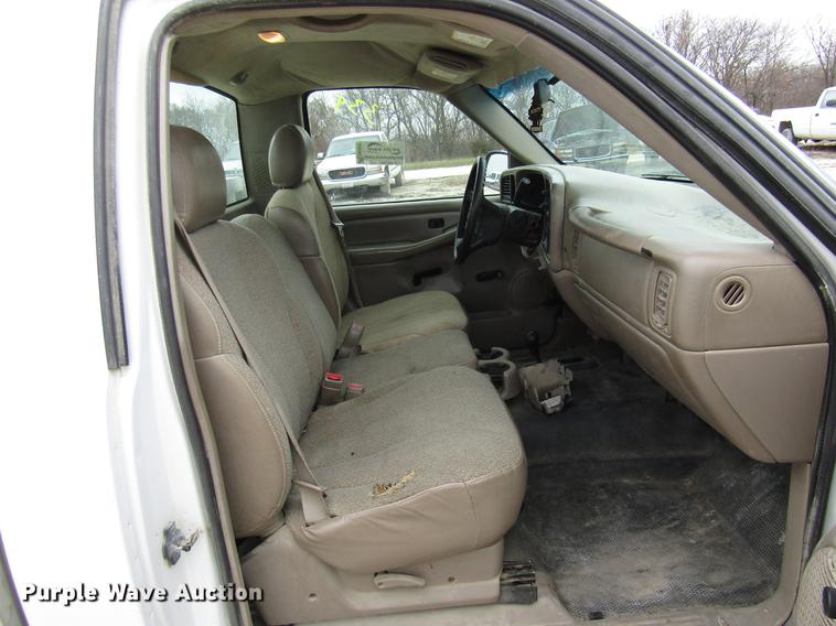 image for item DB2047 2002 GMC Sierra 2500HD pickup truck