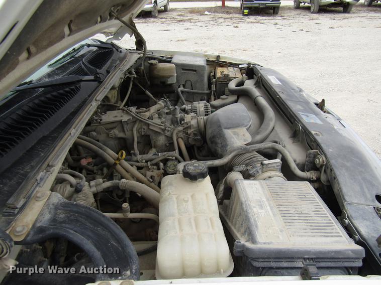 image for item DB2047 2002 GMC Sierra 2500HD pickup truck