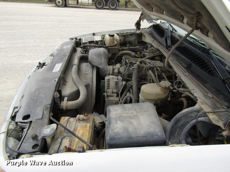 image for item DB2047 2002 GMC Sierra 2500HD pickup truck