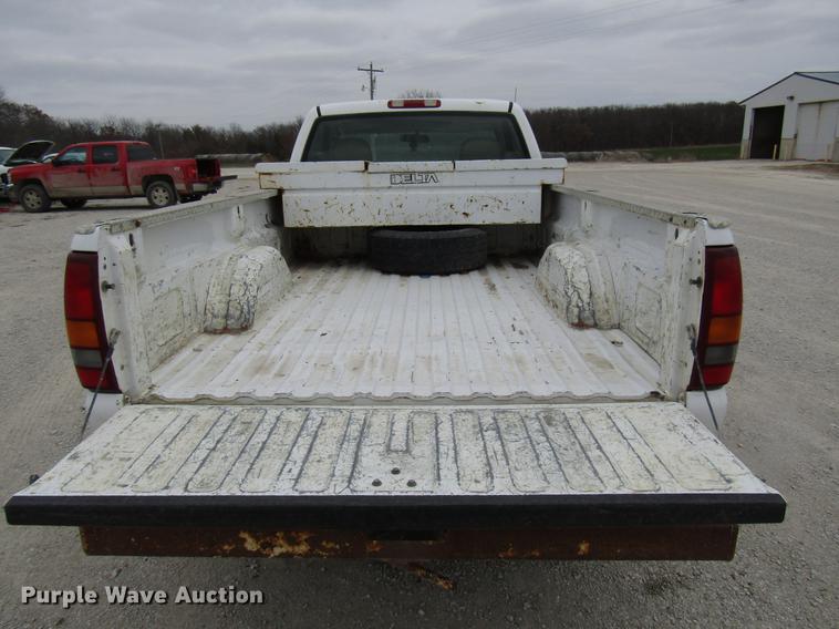 image for item DB2047 2002 GMC Sierra 2500HD pickup truck