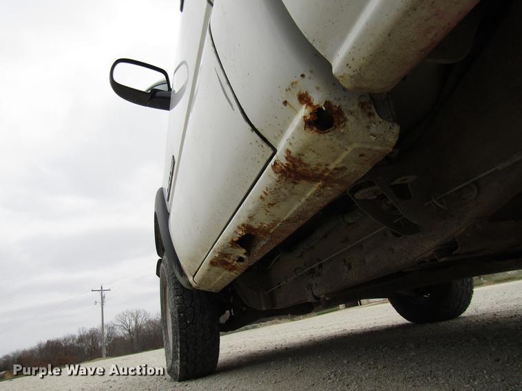 image for item DB2047 2002 GMC Sierra 2500HD pickup truck