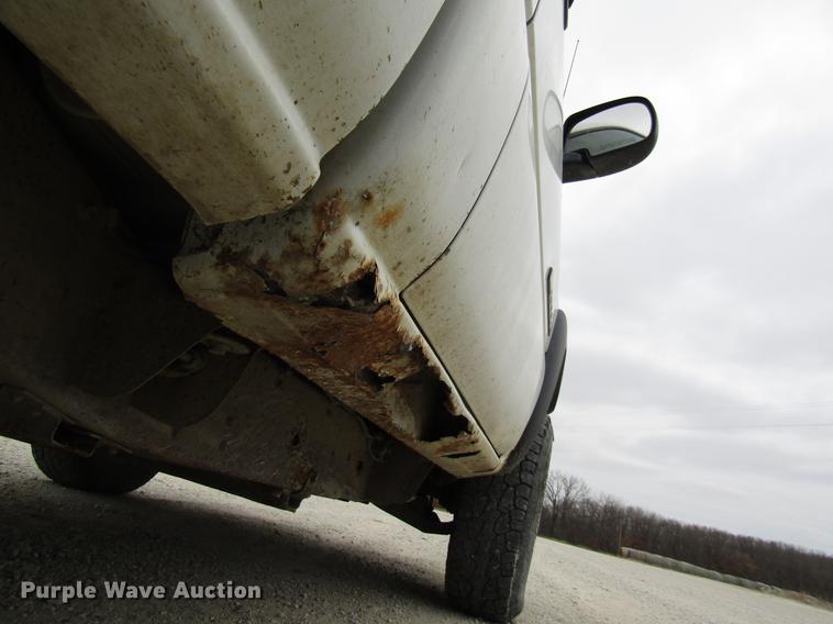 image for item DB2047 2002 GMC Sierra 2500HD pickup truck