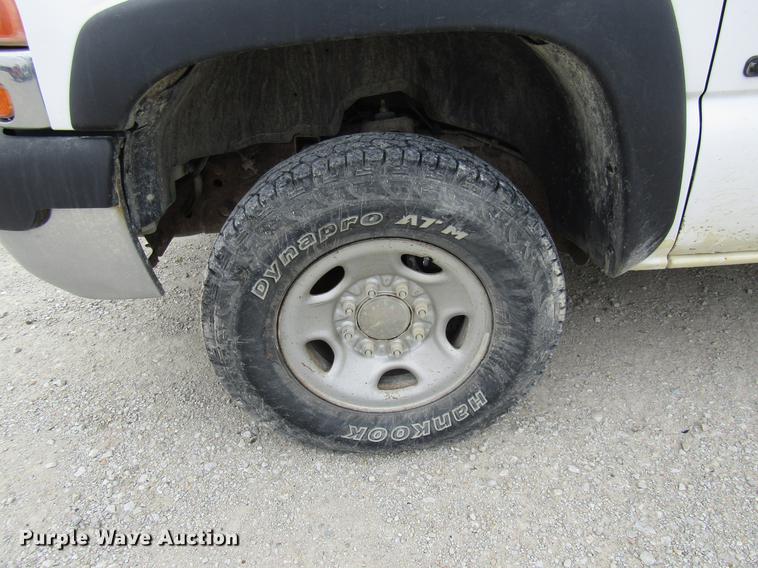 image for item DB2047 2002 GMC Sierra 2500HD pickup truck