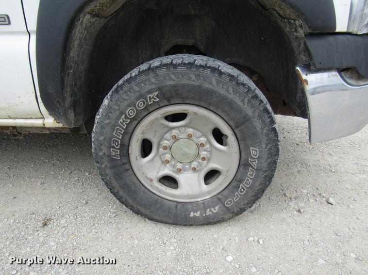 image for item DB2047 2002 GMC Sierra 2500HD pickup truck