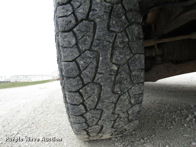 image for item DB2047 2002 GMC Sierra 2500HD pickup truck