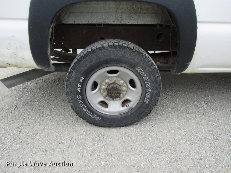 image for item DB2047 2002 GMC Sierra 2500HD pickup truck