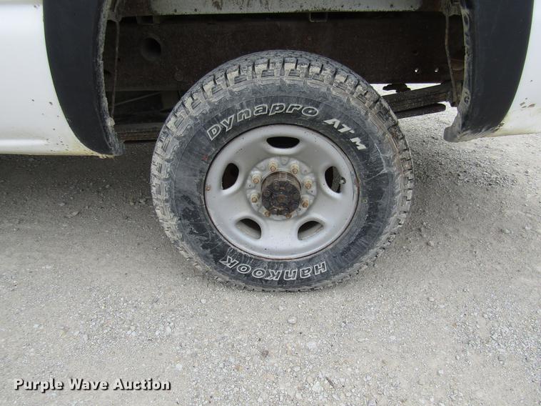 image for item DB2047 2002 GMC Sierra 2500HD pickup truck